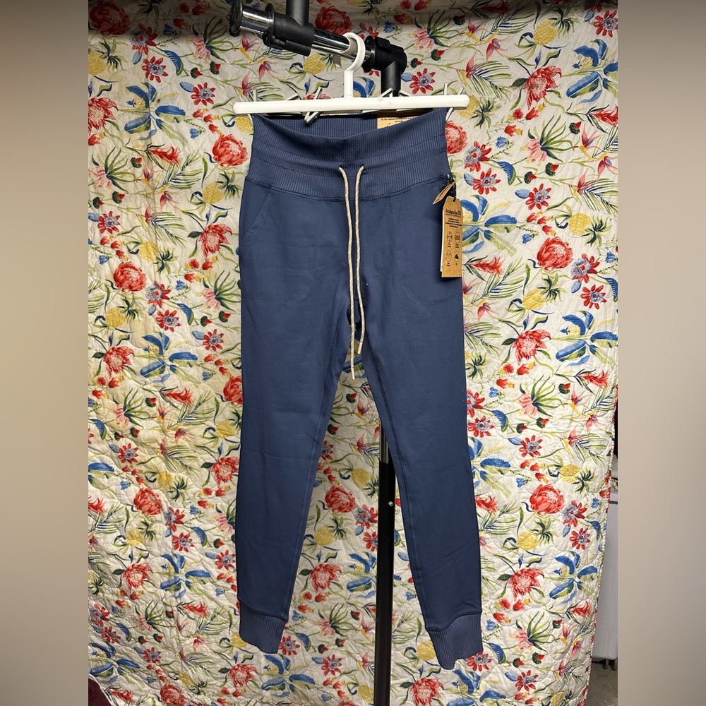 Brand new leggings! Adjustable spring, cute detailing! Jogger style leggings!